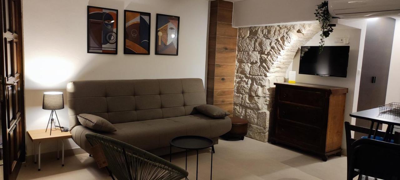 Carol Rooms Trogir Eksteriør billede