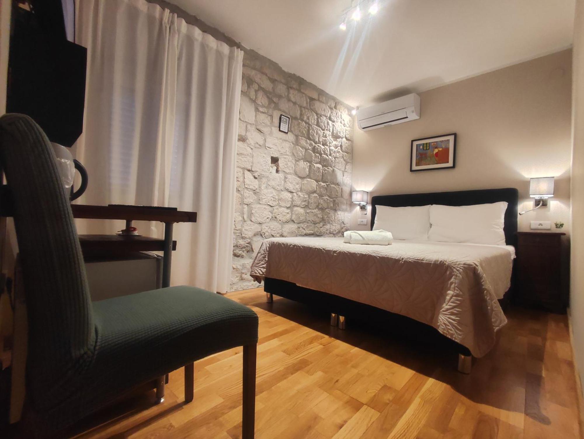 Carol Rooms Trogir Eksteriør billede