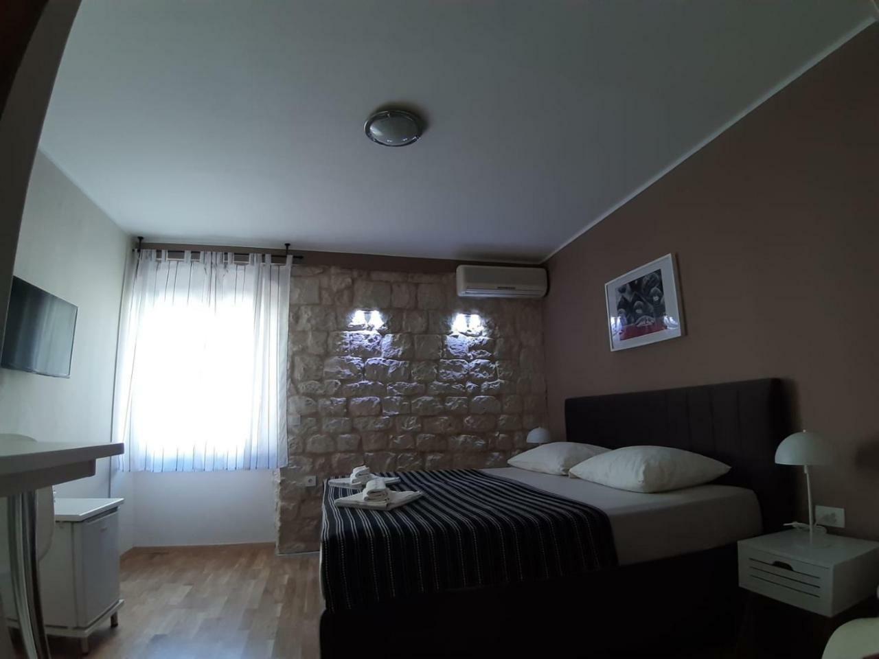 Carol Rooms Trogir Eksteriør billede