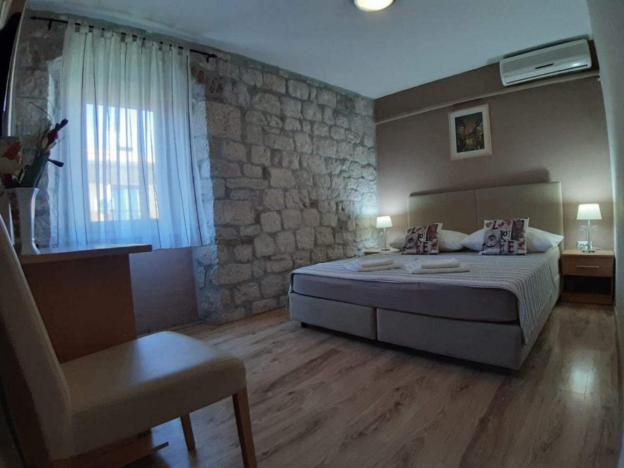 Carol Rooms Trogir Eksteriør billede