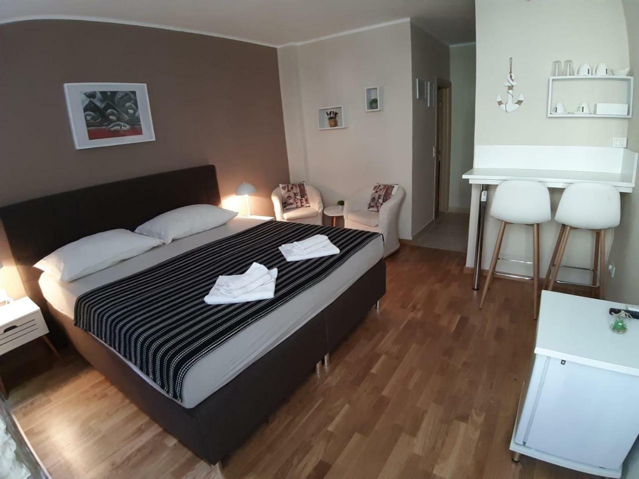 Carol Rooms Trogir Eksteriør billede